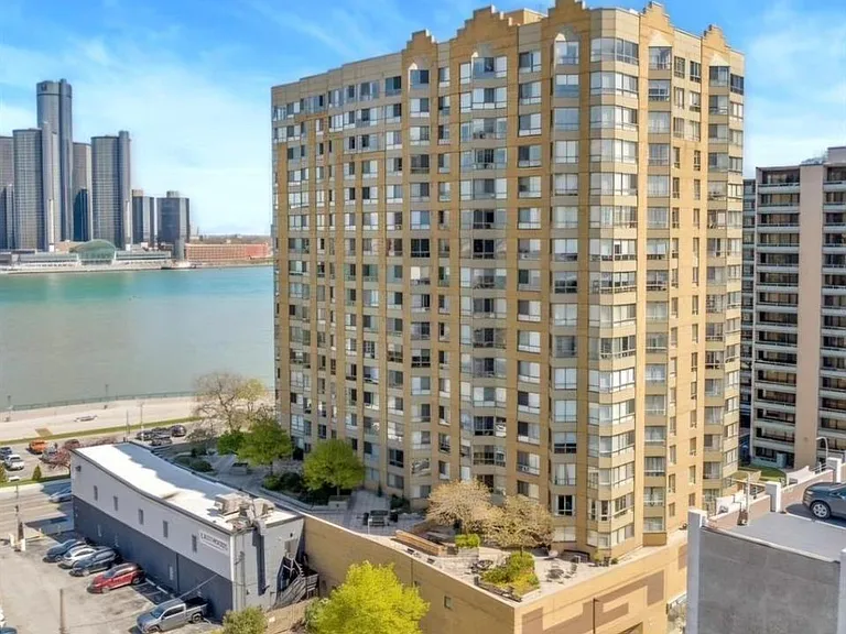 75 Riverside Dr E #901 — Photo 2