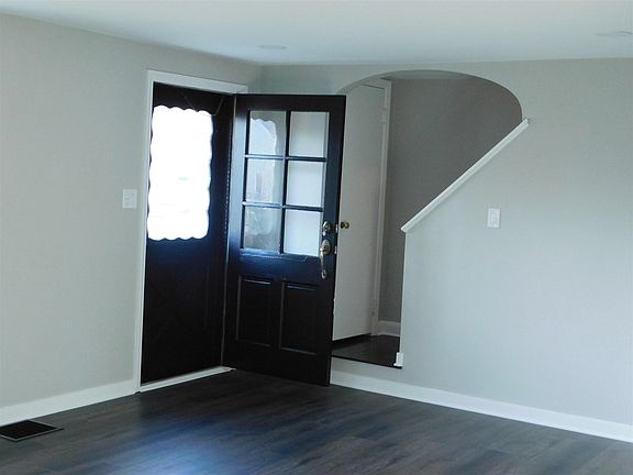 2nd image of 126 N Hawthorne Dr