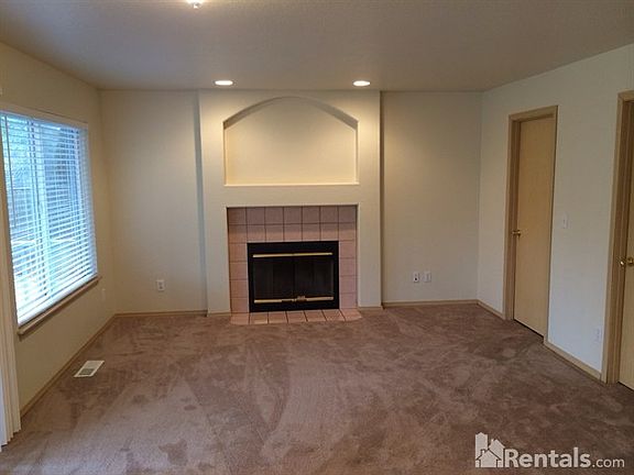 4th image of 806 Mountain Aire Ln NW