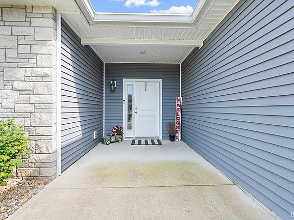 2nd image of 4251 W Geranium Ln