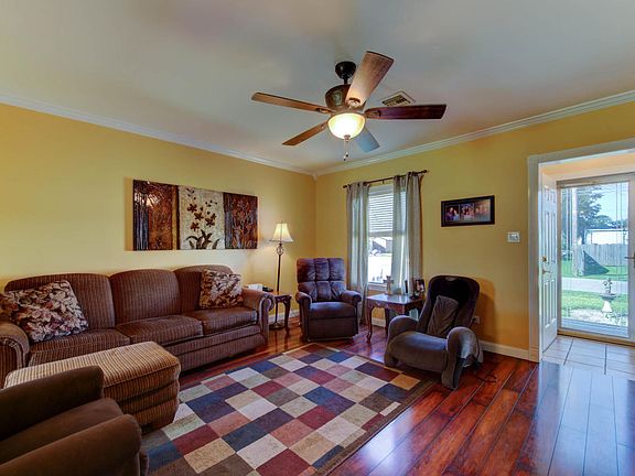 5th image of 218 Chauvin Dr