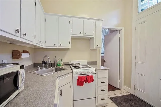 1124 Jackson Ave #1 — Photo 5
