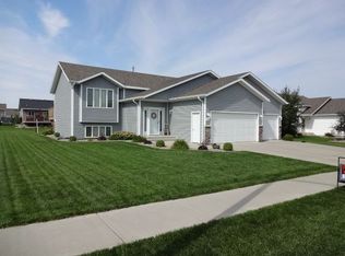 4818 Driftwood Ln, Bismarck, ND 58503