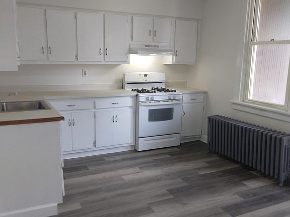 4th image of 402 Center St APT 2