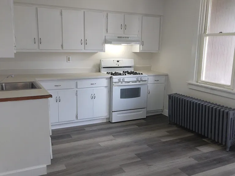 402 Center St #2 — Photo 4