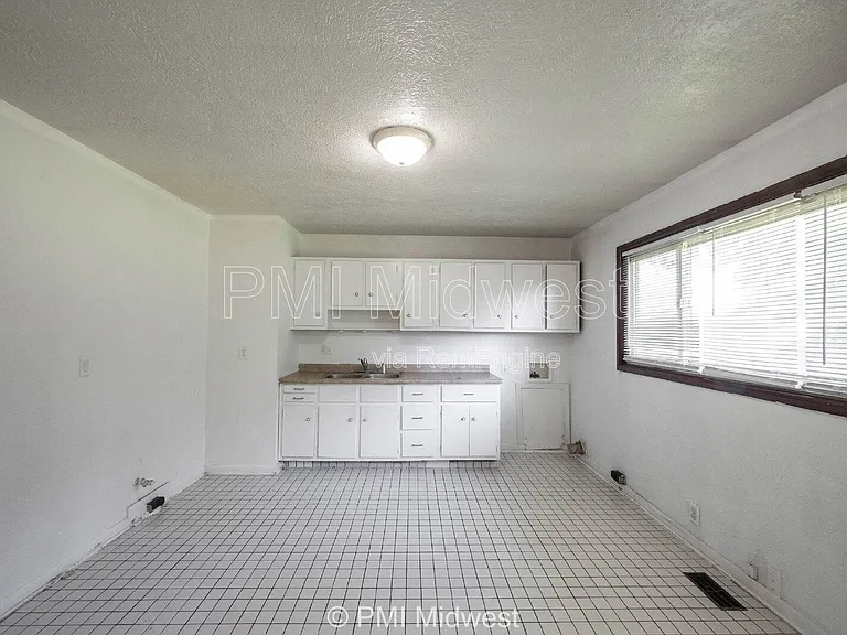 8124 E 37th Pl — Photo 8
