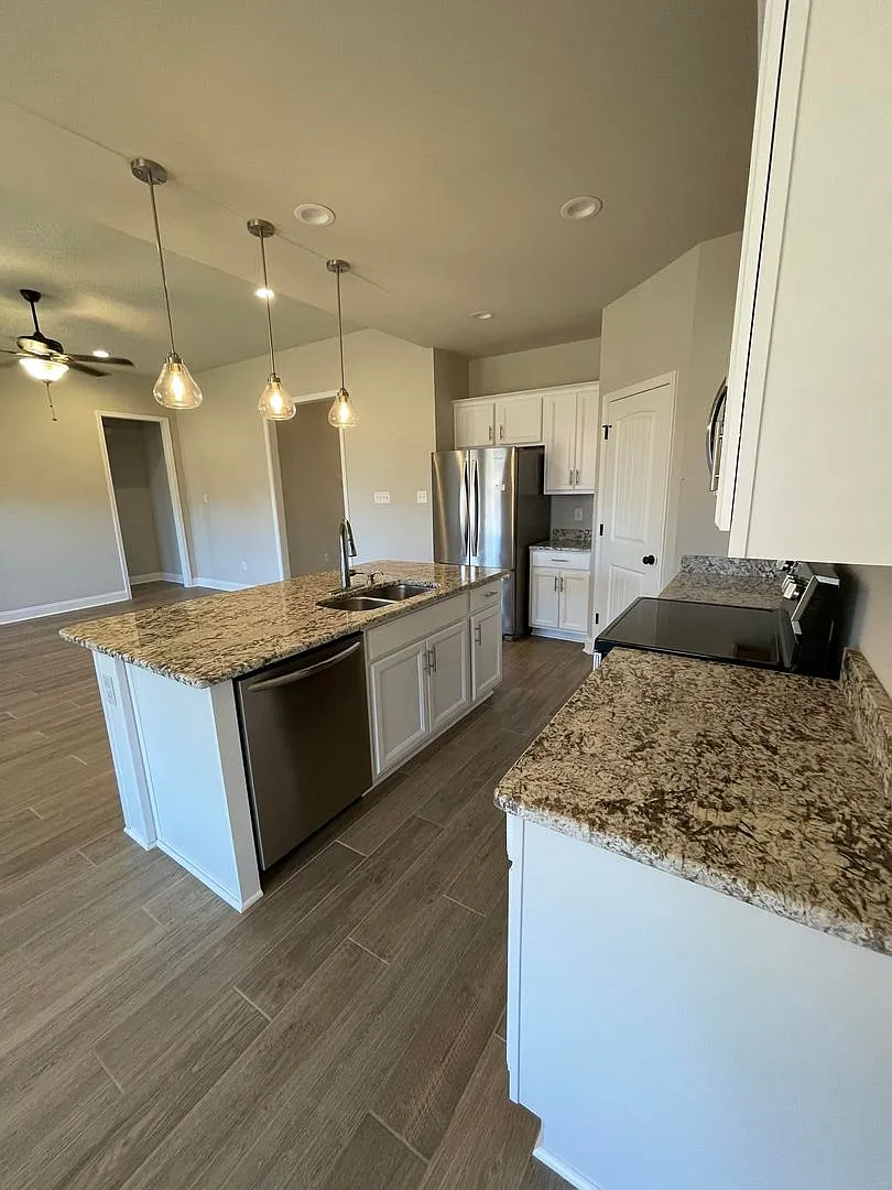 Coming Soon! 3/2 Home Available In Old Field — Photo 4