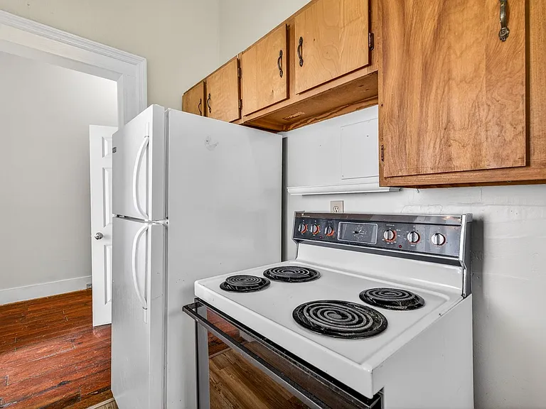 335 King St #A — Photo 9