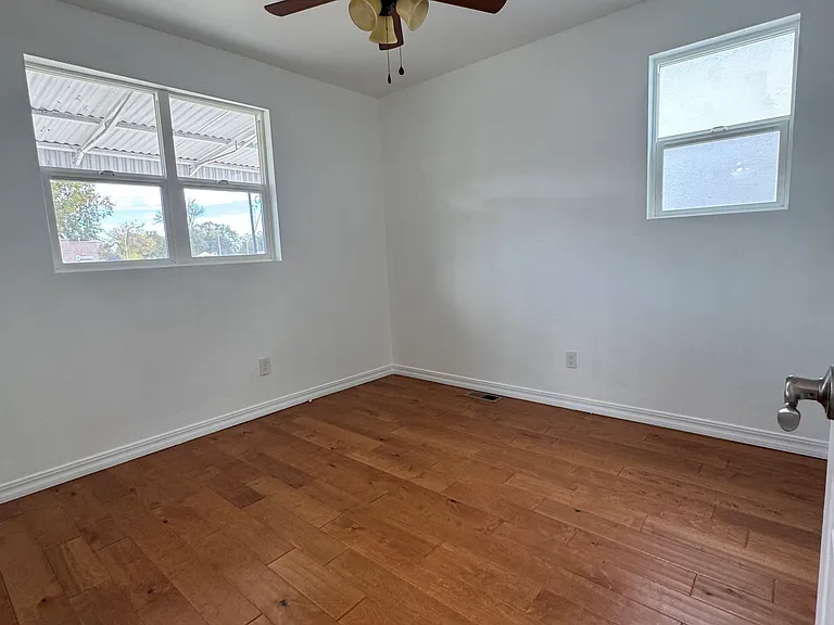 1338 Pine St — Photo 5
