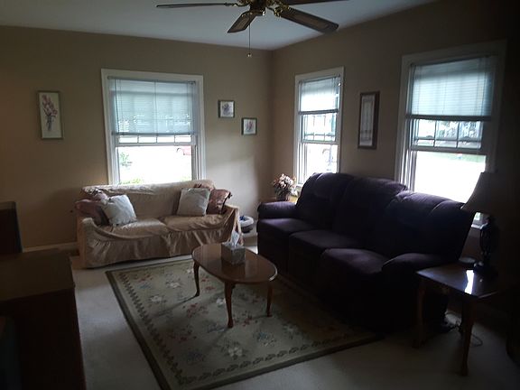 2nd image of 1527 Stratford Ct