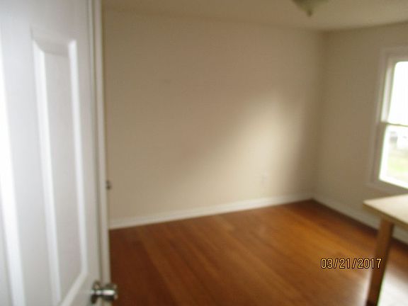3rd image of 315 Prince Edward St