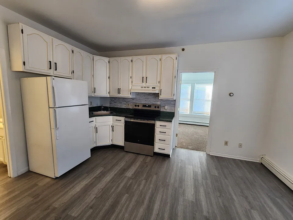 1 W Somerset St #3