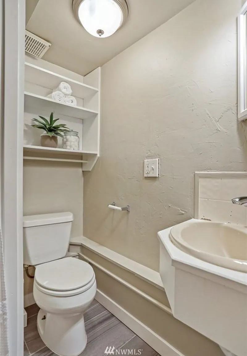Studio, 350 sqft, $1,949 — Photo 2