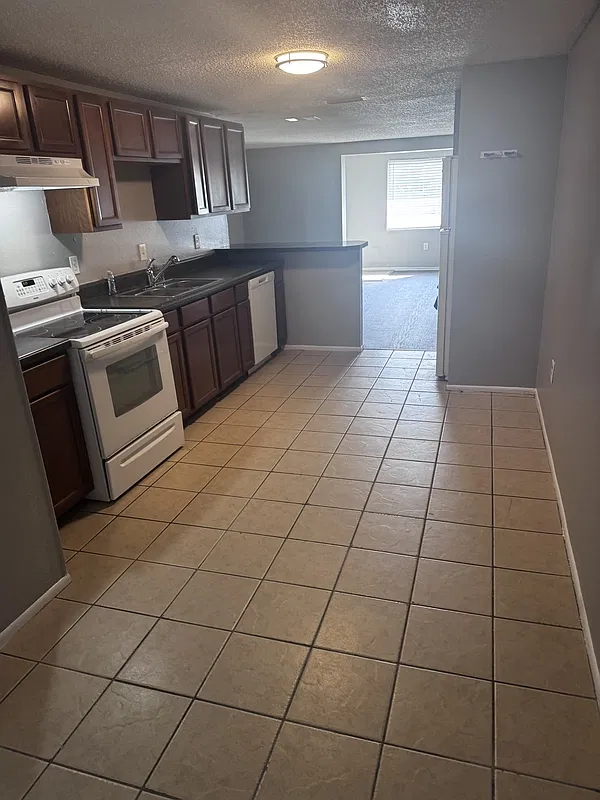 2 bed, 2.0 bath, 1000 sqft, $1,595 — Photo 4
