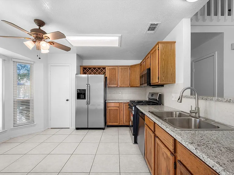 16311 Salinas Ln — Photo 9