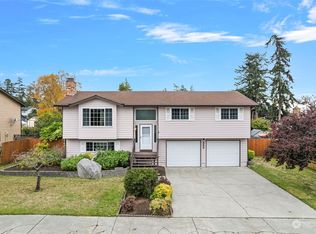 568 NW Fairhaven Dr, Oak Harbor, WA