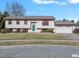 44 Westfair Dr, Jacksonville, IL 62650
