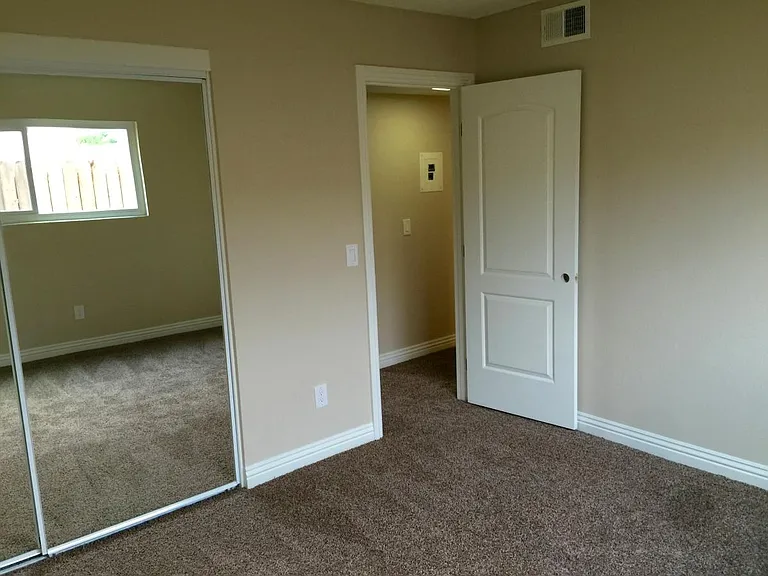 15551 Boleyn Cir #B — Photo 17
