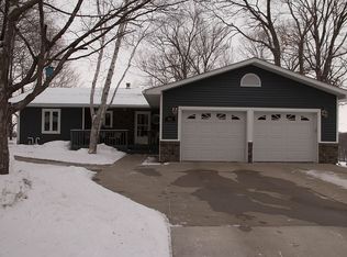 1122 Maple Ln, Faribault, MN 55021