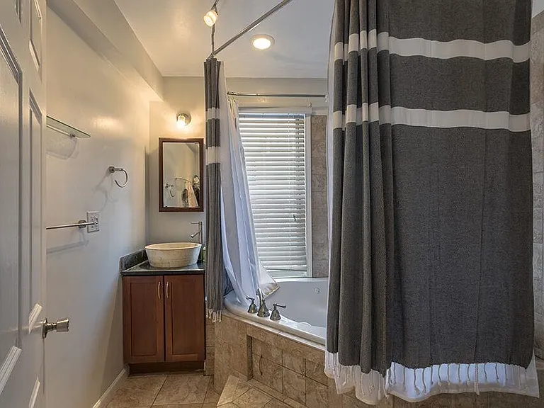 112 Morris St #10 — Photo 5
