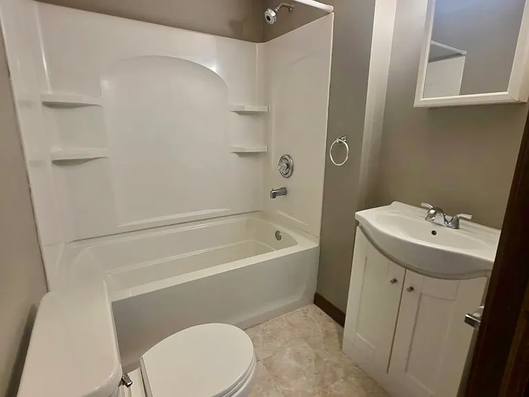 337 W Columbia St #337 — Photo 2