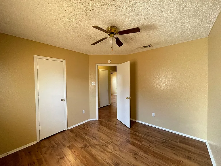 2806 Derby Dr — Photo 15