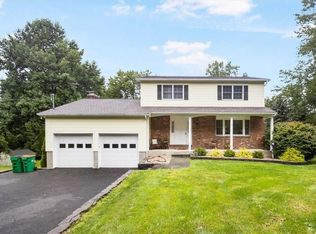 27 Dogwood Rd, Hopewell Junction, NY 12533