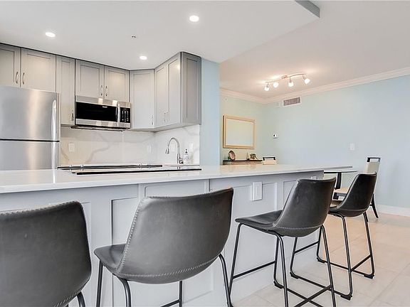 5th image of 1505 N Riverside Drive #406