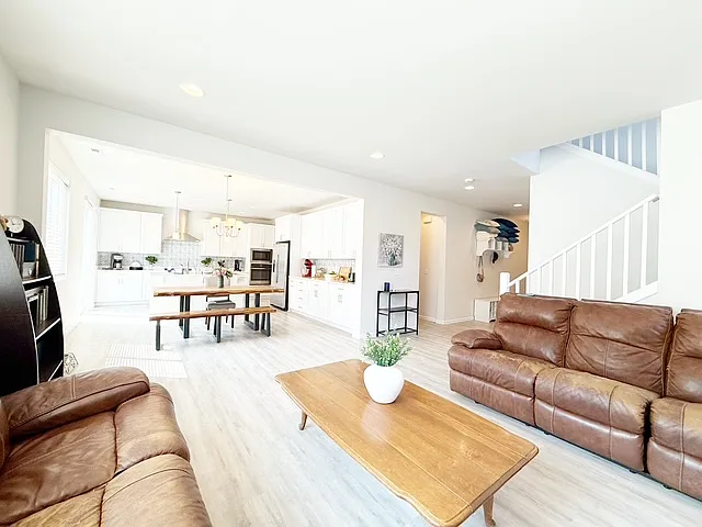 740 SE Nordmann Loop — Photo 11