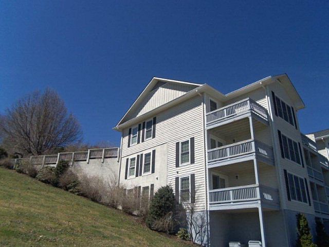 1st image of 404 W Landing Dr