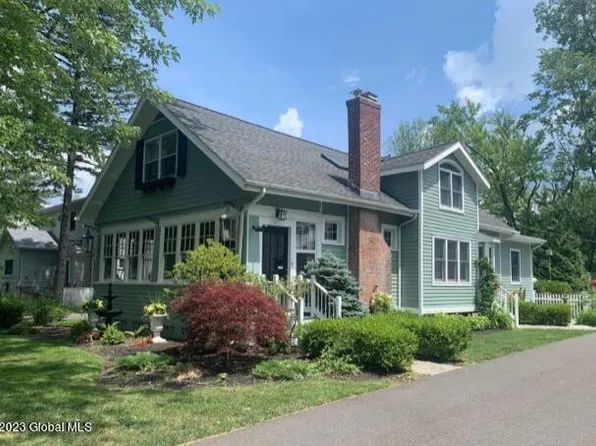 15 Burhans Place, Delmar, NY 12054