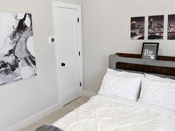 2nd image of 1405 Cozy Cir SE