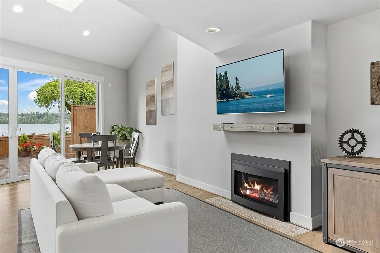 2 bed, 2.5 bath, 1908 sqft, $5,000 — Photo 4