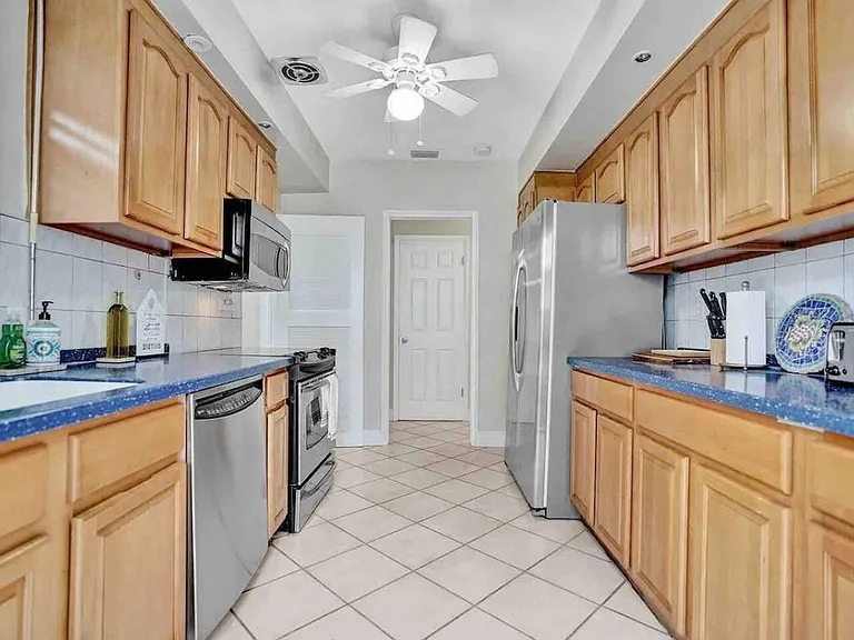 326 Walnut St — Photo 7