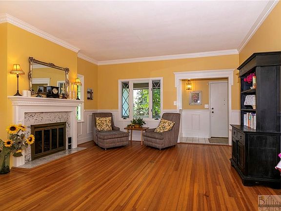 5th image of 301 Parkhill Dr