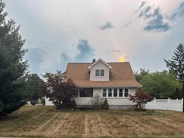 20403 Hugh St, Livonia, MI 48152