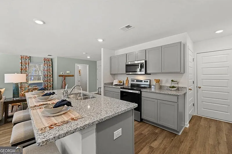 3 bed, 2.5 bath, 1634 sqft, $2,099 — Photo 3