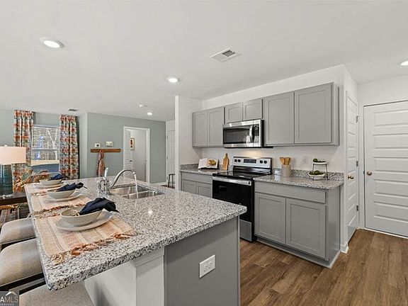 3rd image of 9 Charleston Ct
