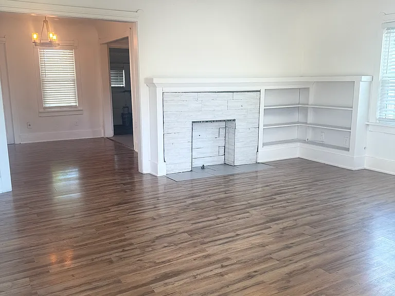 1932 NW 40th St — Photo 1