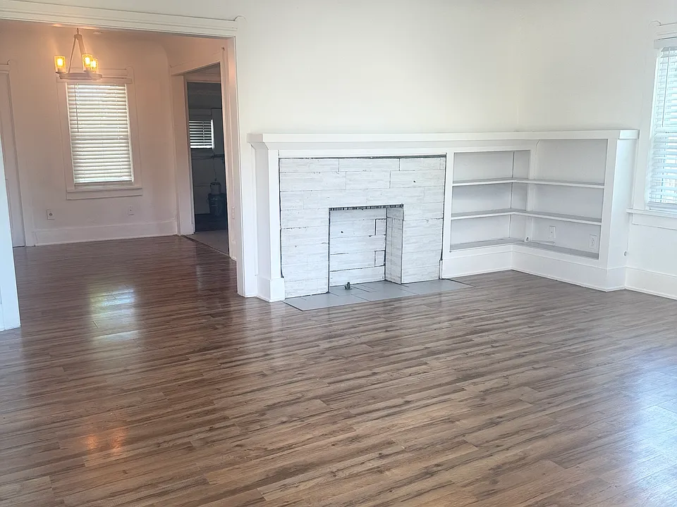 1932 NW 40th St