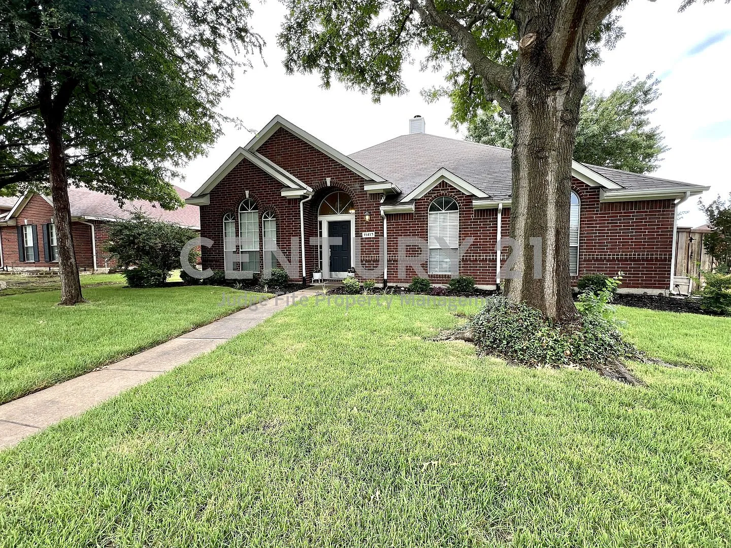 Well Maintained 4/2/2 in Frisco ISD For Rent! — Photo 3