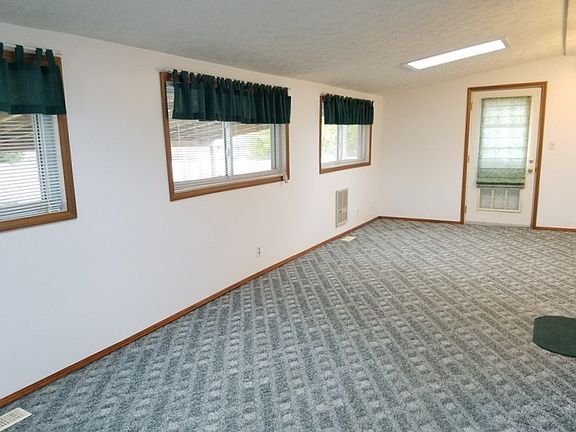 4th image of 1054 Pinehurst Ave