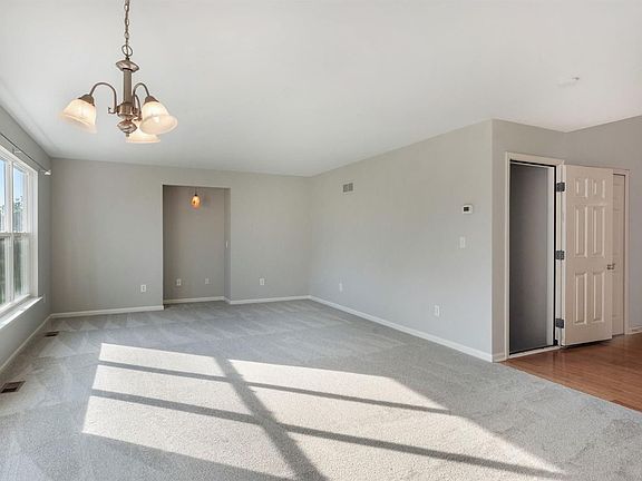 4th image of 7361 Meadow Ln
