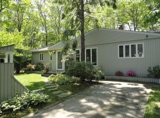 21 Homewood Dr, Hampton Bays, NY 11946