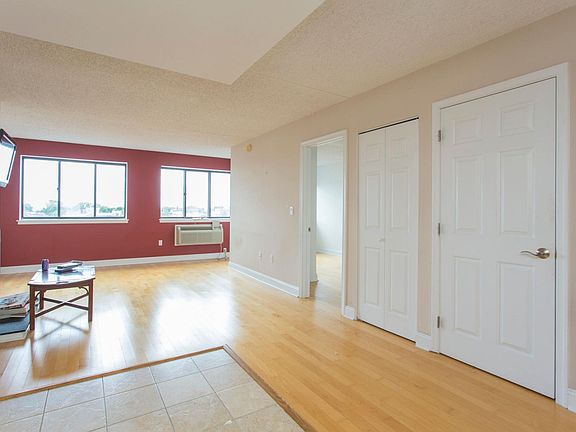 2nd image of 200 Lombard St #724