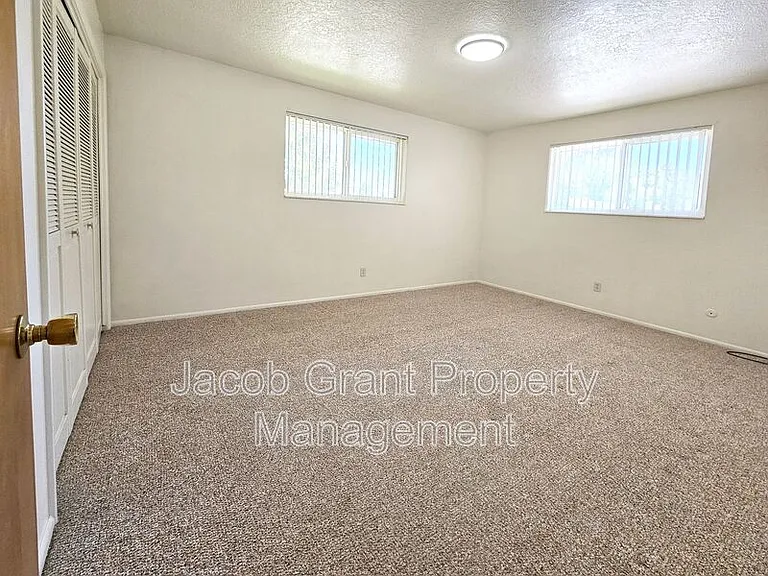 2134 Saint Clair Rd — Photo 8