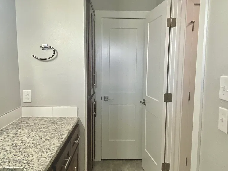 6824 NW Willow Springs Dr — Photo 21