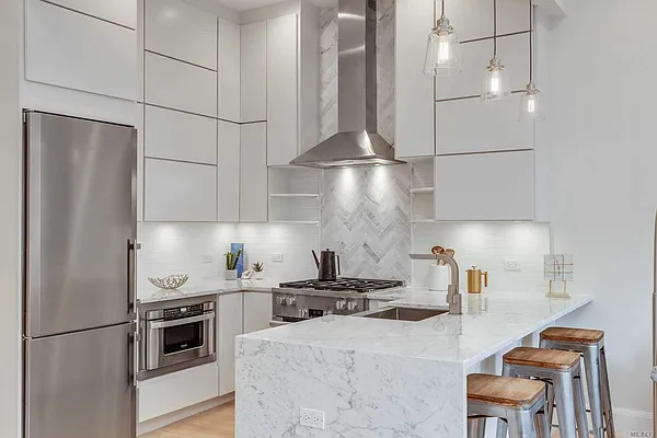 Sold by Berkshire Hathaway HomeServices Laffey International Realty | media 10