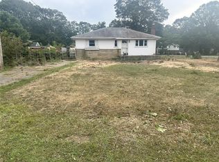 18 Merrick Rd, Shirley, NY 11967