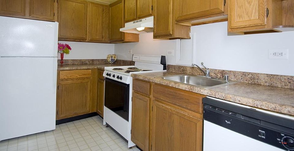 2nd image of 1004 Wilson Point Rd APT H